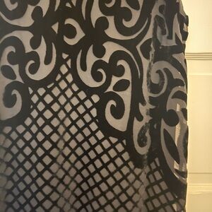 Laundry size 6 black velvet dress